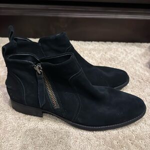 Ugg Suede Side zip bootie/boott